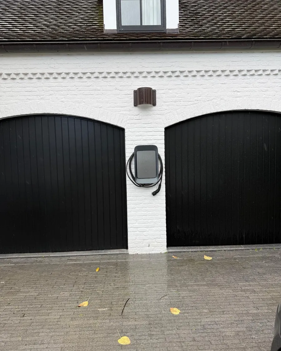 Laadpaal aan de gevel